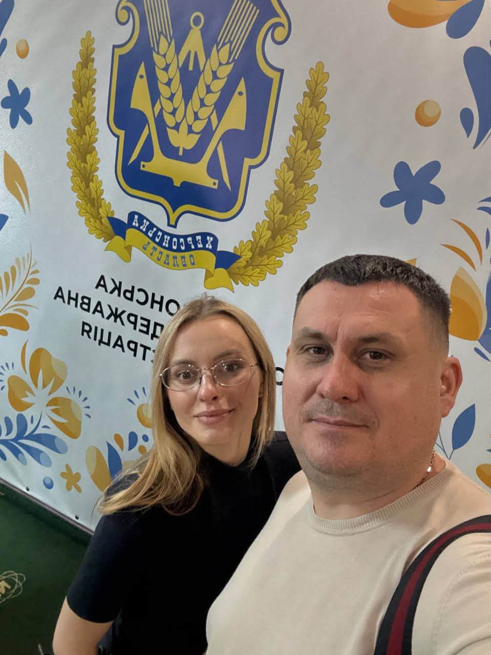 Учасники відкриття хабу «Вільні разом» в Ужгороді для переселенців із Херсонщини